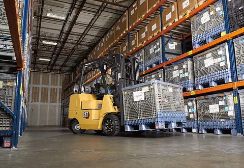 LP-Gas Engine Forklift Moving Material