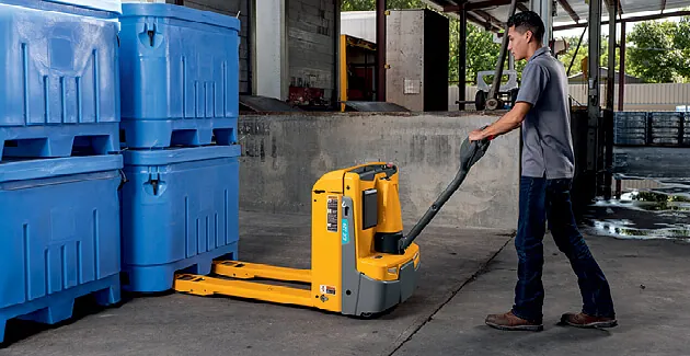 An advanced AC motor keeps Jungheinrich's EJE-120 working longer.